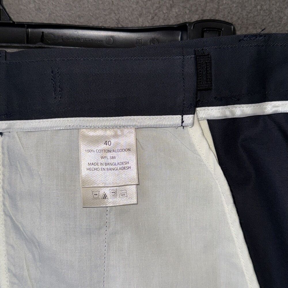 Men’s Shorts Lot Size 40 Haggar Navy Flat Front & IZOD Khaki Pleated 8.5" Inseam - Picture 6 of 12